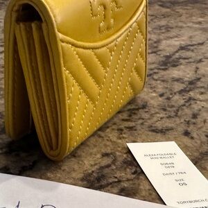 Tory Burch bifold wallet NWT